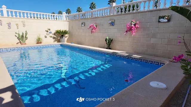 Tu Refugio Soñado: Casa de Esquina con Piscina Privada en Ro - foto 5