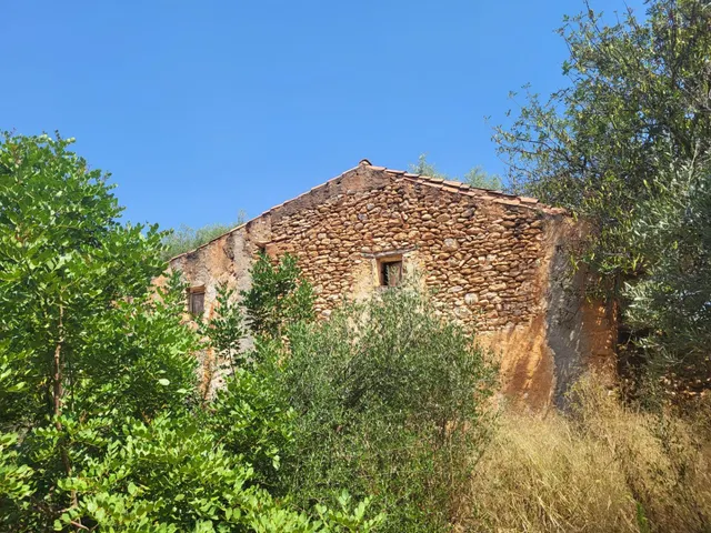 MASIA PARA REFORMAR CON TERRENO EN TÉRMINO DE VALL D'ALBA, LUZ Y AGUA CERCA — 4