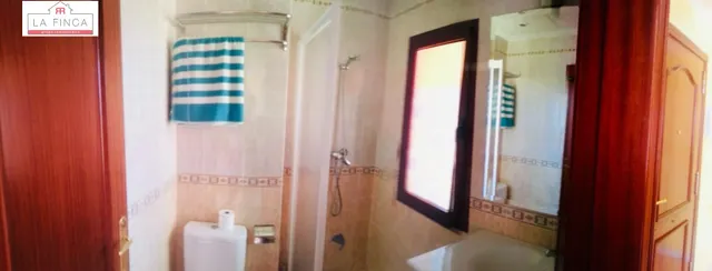 Increíble apartamento frente a la playa con parking, piscina y zona de spa — 8