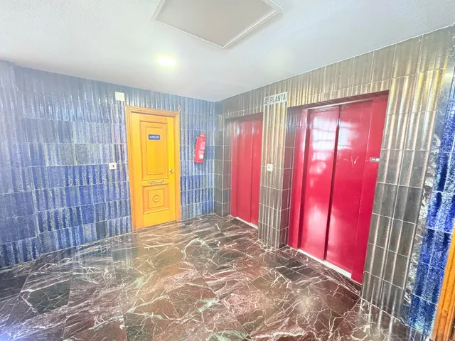 OFICINA EN AVD. ESPAÑA — 10