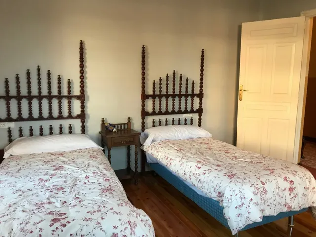 IMPRESIONANTE CASA EN EL CENTRO DE VALENCIA DE DON JUAN, IDEAL NEGOCIO. EN PERFECTO ESTADO. — 40