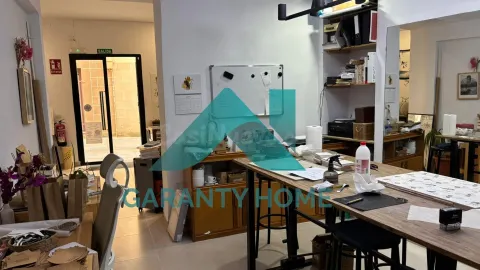 ¡LOCAL COMERCIAL EN PLENO CENTRO DE CÁCERES! ✨
