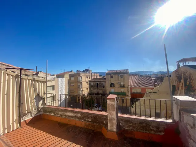 Gran casa de pueblo a dos calles en el centro — 41