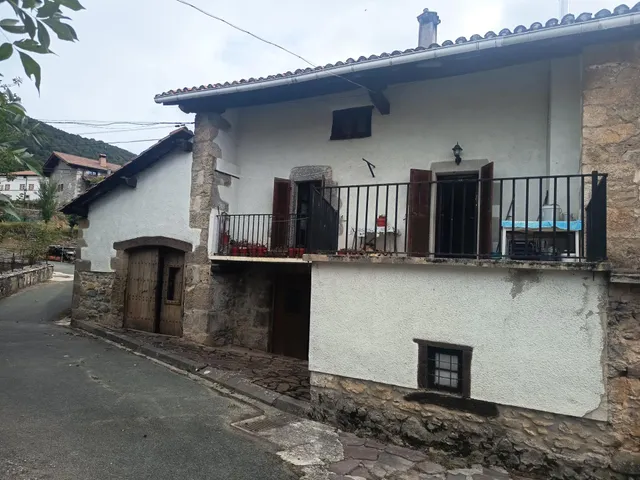 Conjunto Inmobiliario con Caserío tradicional y terreno. — 27