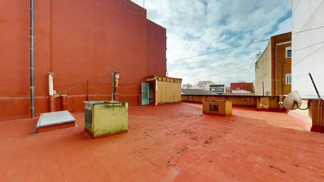 CASA DE DOS PLANTAS DE 180 M2 CADA UNA EN EL CORAZON DE TORRENT — 9