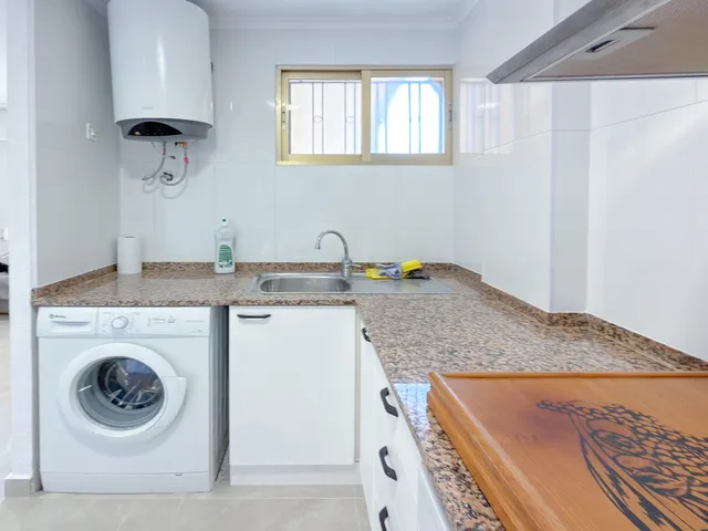 OPORTUNIDAD! Fantástico apartamento reformado con confortable terraza y vistas despejadas (210 Mts playa) — 17