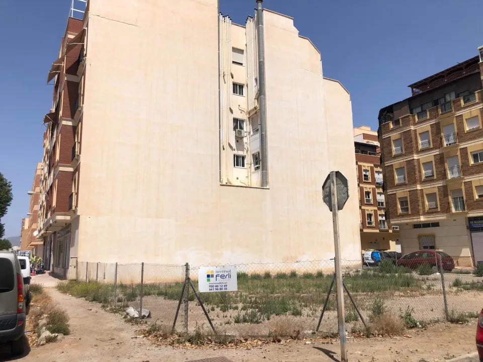 MAGNIFICO SOLAR EN ADRA PARA EDIFICIO