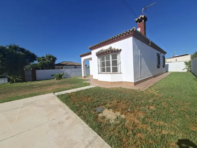 Chalet independiente en una sola planta con amplio garaje y  - foto 3