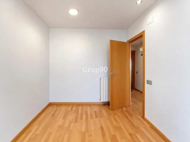 Exclusivo ático tríplex con gran terraza de 79 m2, 4 balcones y zona comunitaria con 2 piscinas y pista de pádel en cappont — 34