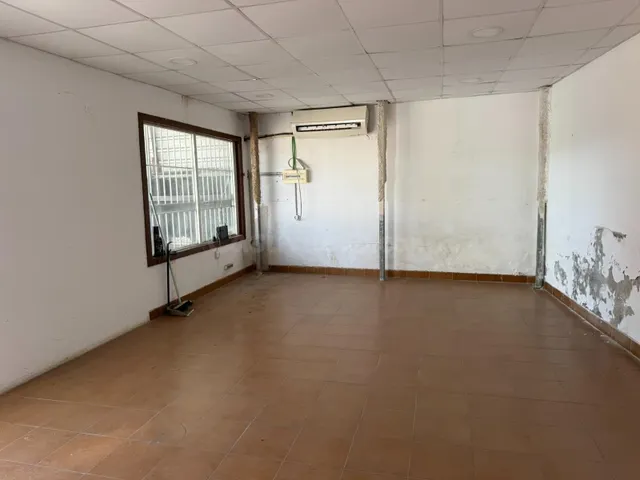 Amplio solar con almacén y oficinas en Santa Coloma de Cerve - foto 2