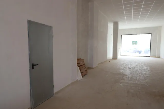 EXCLUSIVO LOCAL EN AVENIDA DE RONDA — 7