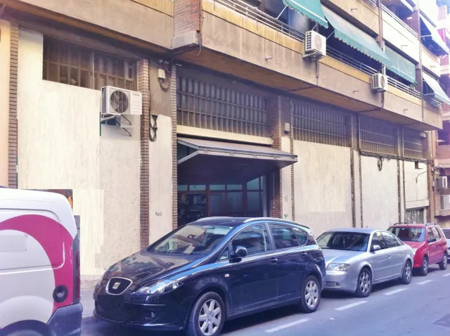 Local comercial gran dimensión, diáfano en Campoamor — 3