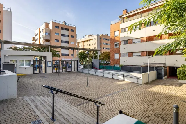 MAGNÍFICO PISO DE 4 DORMITORIOS CON GARAJE, PISCINA Y PÁDEL EN MAIRENA DEL ALJARAFE — 42