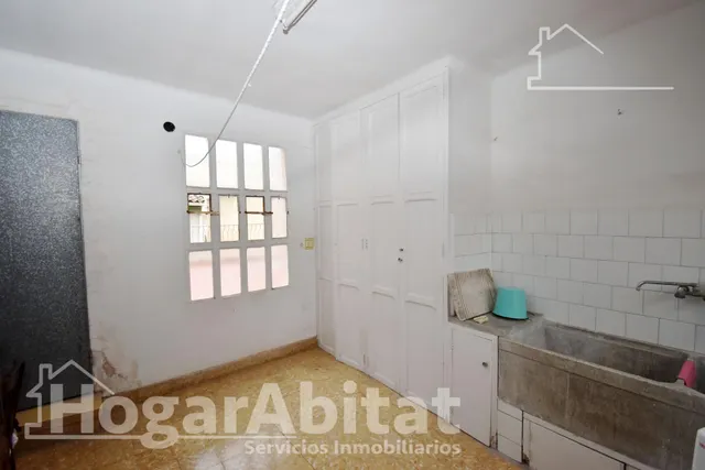 Casa semireformada con garaje y dos terrazas, en el centro — 22