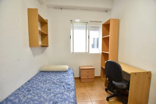 Junto a Plaza Einstein — 24