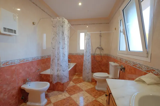 INCREÍBLE VILLA FAMILIAR EN LA MEJOR ZONA — 50