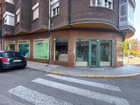 SE ALQUILA LOCAL DE ESQUINA EN ZONA ALTA DE PONFERRADA