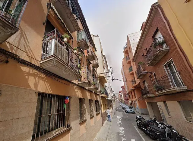 SE VENDE piso OKUPADO en Calle Josep Fabrega I Pou Nº 11 Pal