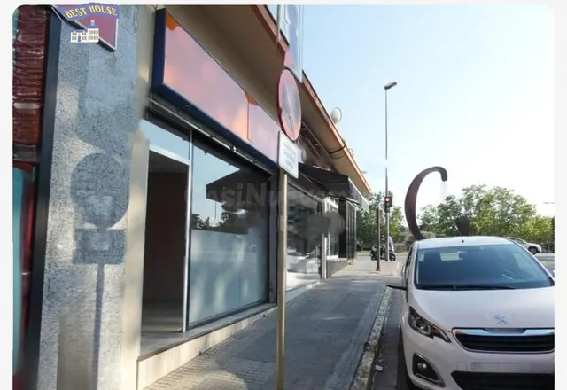 AMPLIO LOCAL COMERCIAL UBICADO EN PLENO CORAZON DE CERDANYOL - foto 5