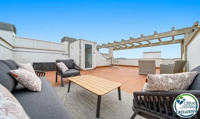 Ático de 61 m2, con 60 m2 de terraza-solarium, LICENCIA TURISTICA. — 3