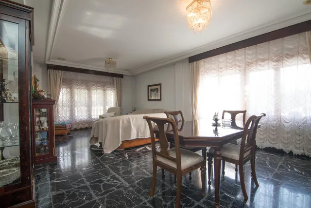 ESPECTACULAR CHALET EN ZONA CIUDAD JARDIN — 45
