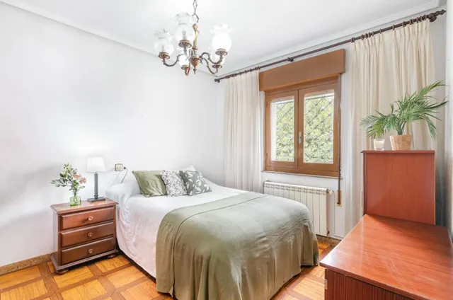 Casa con finca de 440 m2 y almacén en Caces, junto al río Na