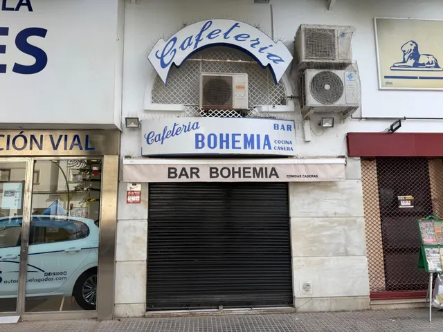 Local con negocio en avenida ana de viya – Cádiz — 17