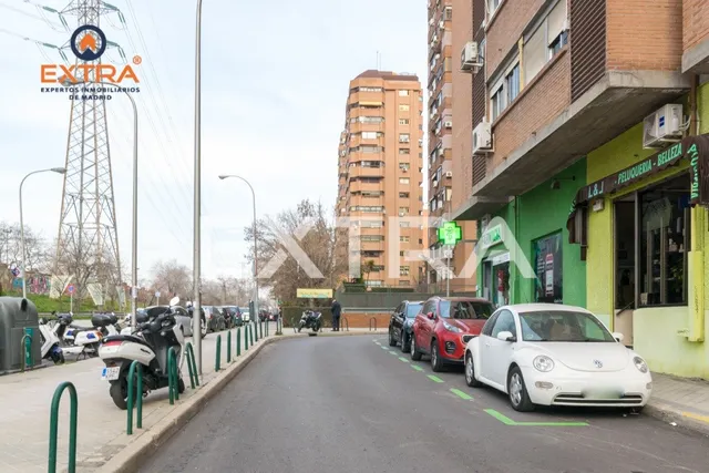 Plaza de Garaje con acceso directo desde ascensor en Avenida de Burgos. — 9