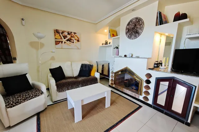 Bungalow con aire acondicionado, vistas al mar y licencia turística – Torrevieja, Costa Blanca — 5