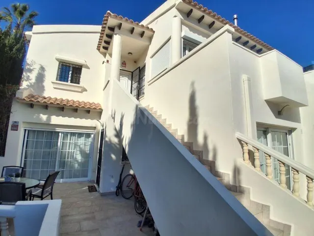 Oportunidad Única: Chalet de Lujo con Piscina Infinita y Vis - foto 3