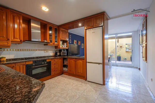 CASA CON LOCAL COMERCIAL EN EL CENTRO DE TORDERA — 8