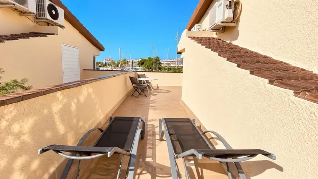Casa de 3 dormitorios con amarre privado de 10 x 3,50 m, licencia turística y piscina comunitaria – Port Estrella, Santa Margarida, Roses — 21