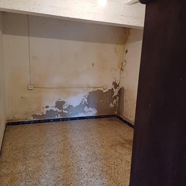CASA EN VENTA PARA RESTAURAR — 28