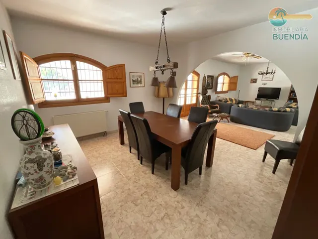 Amplia casa de campo con hangar privado y piscina — 12