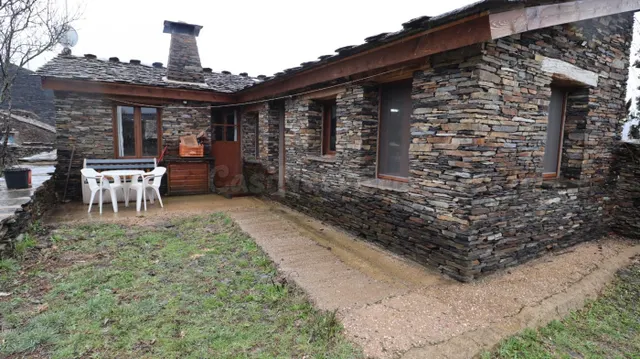 Hermosa vivienda en la Arquitectura negra — 3