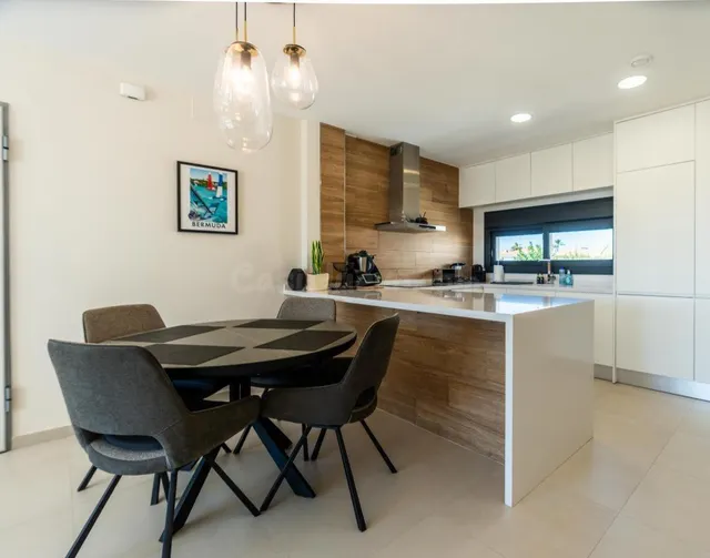 Exclusivo apartamento seminuevo a 250 metros de la Playa de  - foto 2