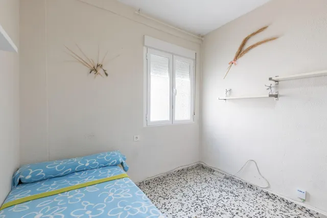 Piso de 3 dormitorios en calle milán, zaidín | muy luminoso y con gran potencial — 15