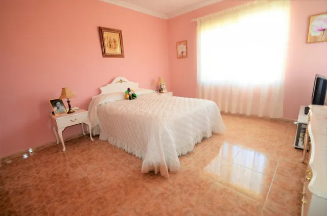 SE VENDE CHALET DE SEIS DORMITORIOS EN UNA PARCELA DE 1000 M - foto 3