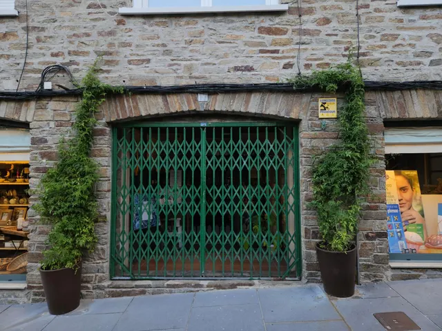 SE VENDE LOCAL COMERCIAL EN EL ENSANCHE DE SANTIAGO — 21