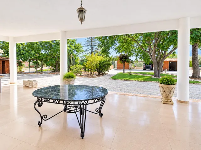 Villa con piscina y parcela de 14.000 m2 en Orihuela — 26