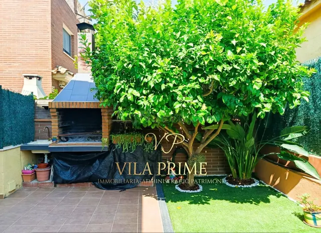 Preciosa casa adosada esquinera en venta en Vilassar de Dalt
