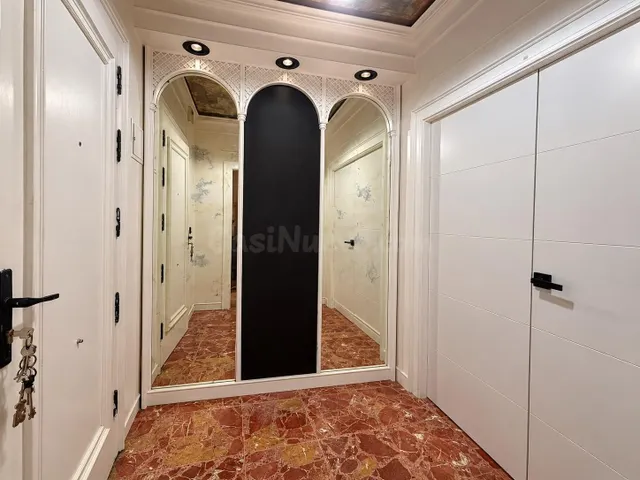 PISO EN VENTA DE 4 DORMITORIOS, 3 BAÑOS, BALCÓN Y PATIO - foto 2