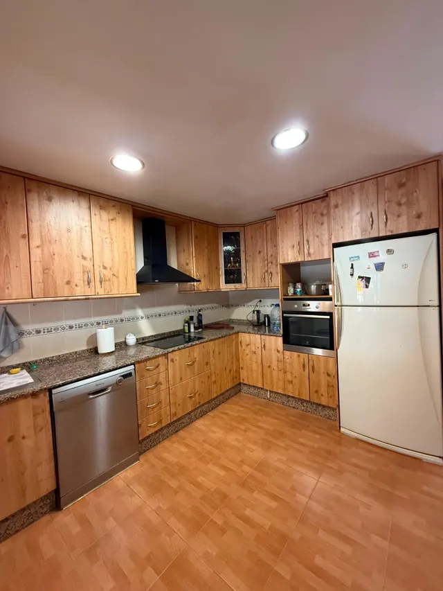 DOS CASAS EN UNA EN MATOLA SOLO EN ALQUILER — 28