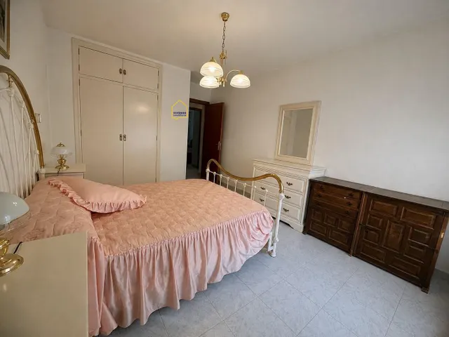 Piso de 4 dormitorios, patio y garaje a la venta en Cervantes — 15