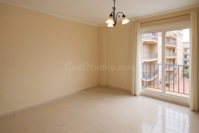 PISO CÉNTRICO CON BALCÓN, ASCENSOR Y UBICACIÓN PRIVILEGIADA - foto 2