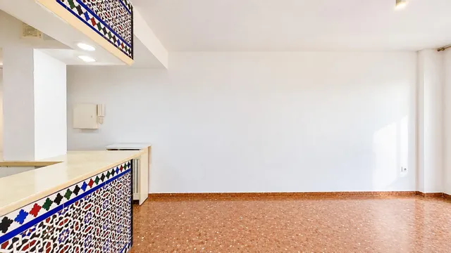 ¡Espectacular apartamento con terraza soleada junto al Helicóptero en Alcázar del Genil! — 6
