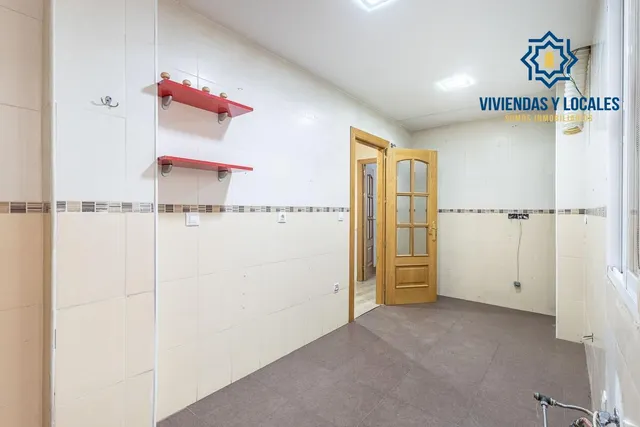 Piso con garaje, trastero y excelente ubicación en Huétor Vega — 5