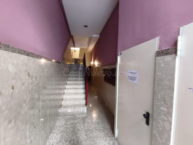 Piso de 72m2 útiles. Distribuido en tres dormitorios, salón, cocina y baño — 2