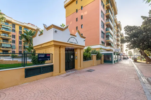 Exclusiva vivienda en primera línea de playa en el bajondillo – Torremolinos — 2
