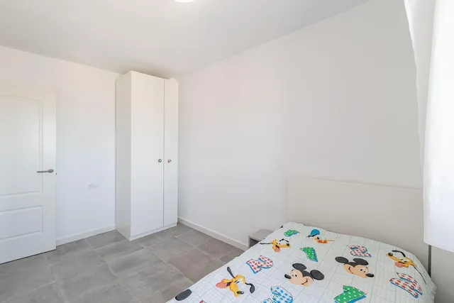 Calle Diamantino García — 18